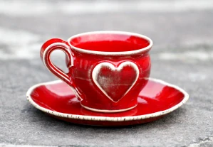 Keramická šálka na kávu espresso - lungo - ristretto so srdiečkom - 50 ml - červená - ručná výroba