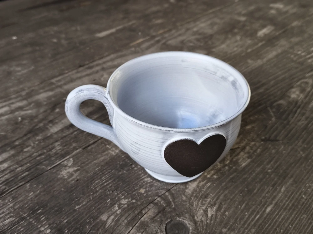 Keramická šálka - hrnček na kávu - cappuccino - čaj so srdiečkom - 300 ml - bielá - ručná výroba